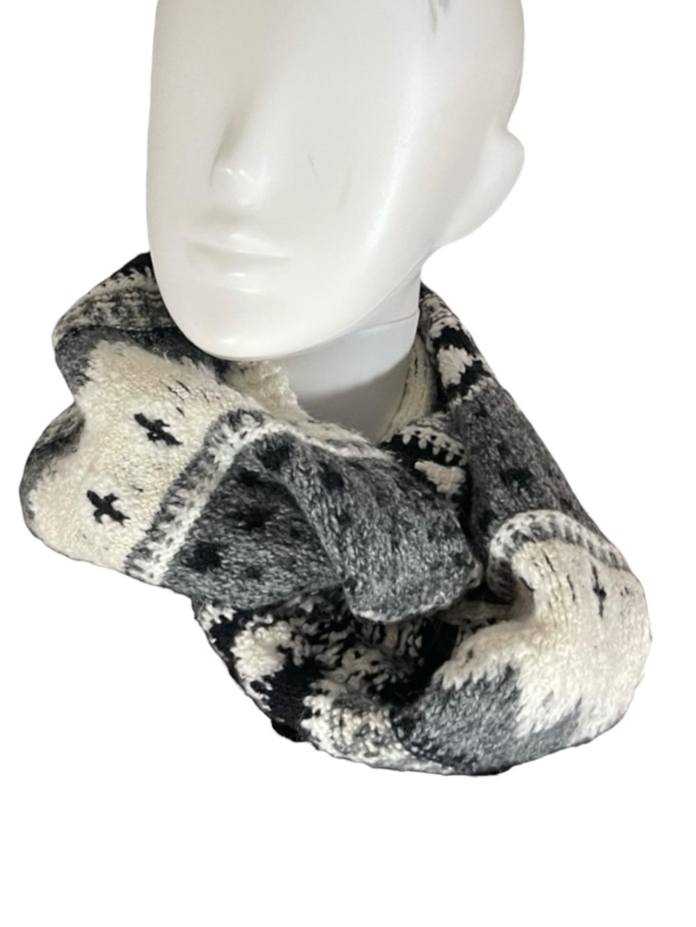 AEO Faire Isle Nordic Winter Sweater Knit Infinity Scarf Woman OS Gray White